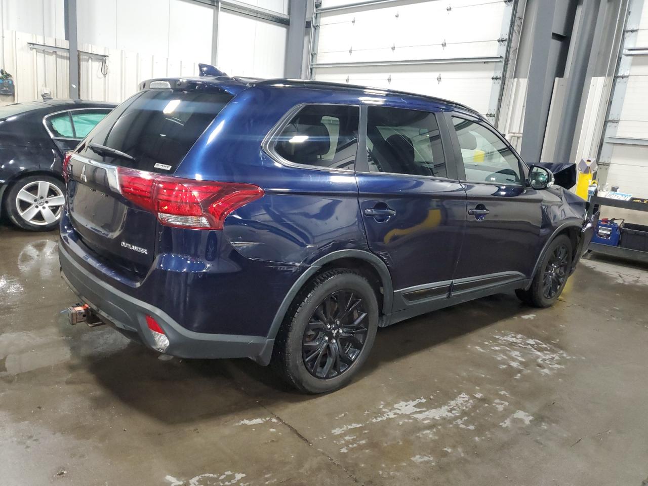 MITSUBISHI OUTLANDER SE