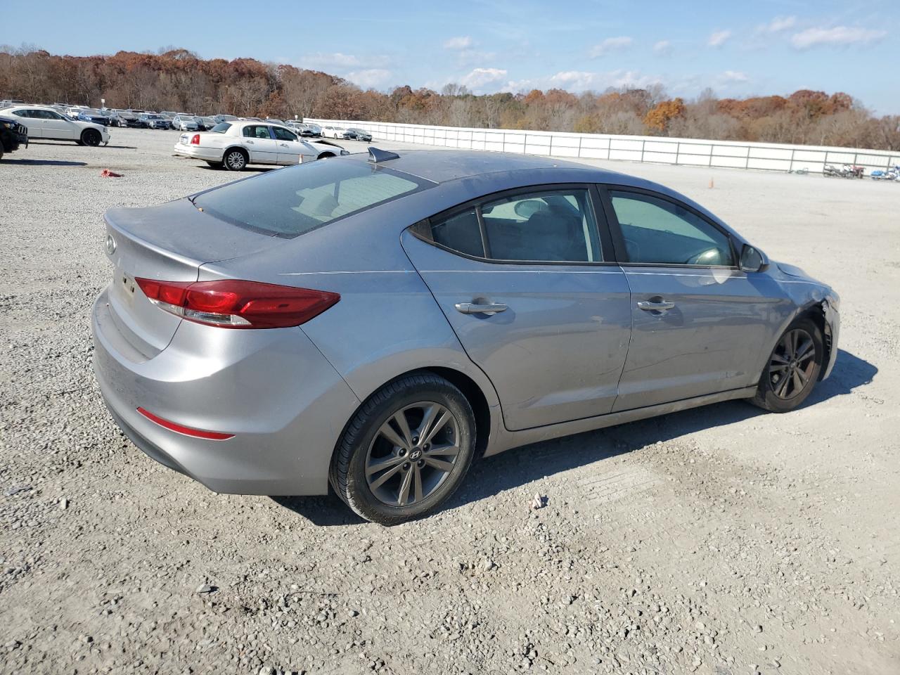 HYUNDAI ELANTRA SE