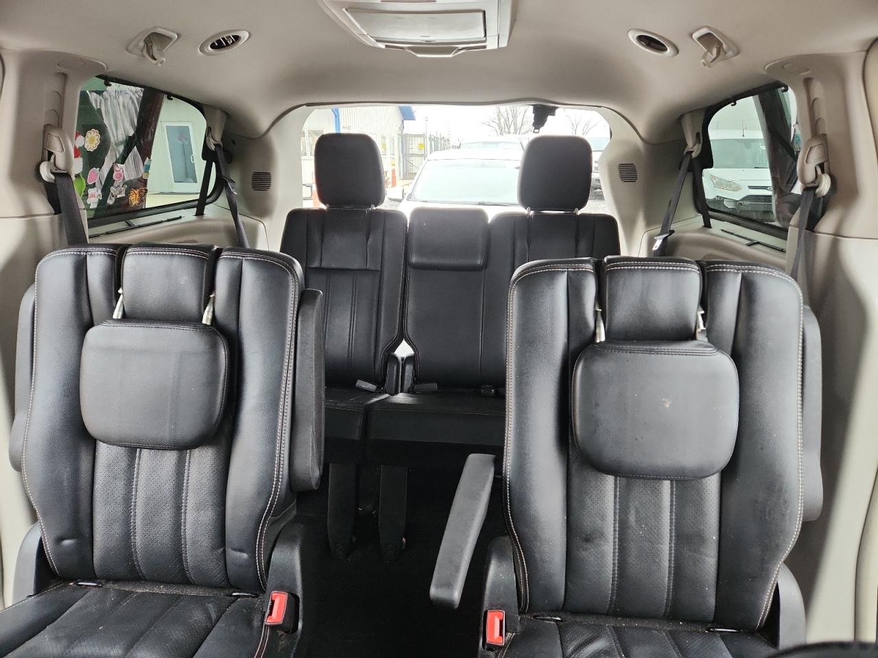 CHRYSLER TOWN & COUNTRY TOURING L