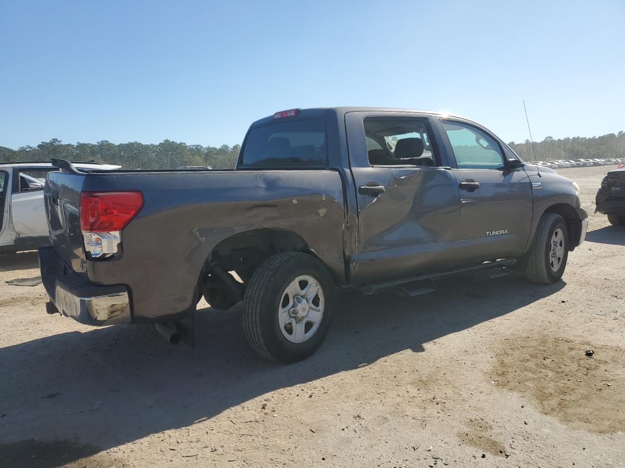 TOYOTA TUNDRA CREWMAX SR5