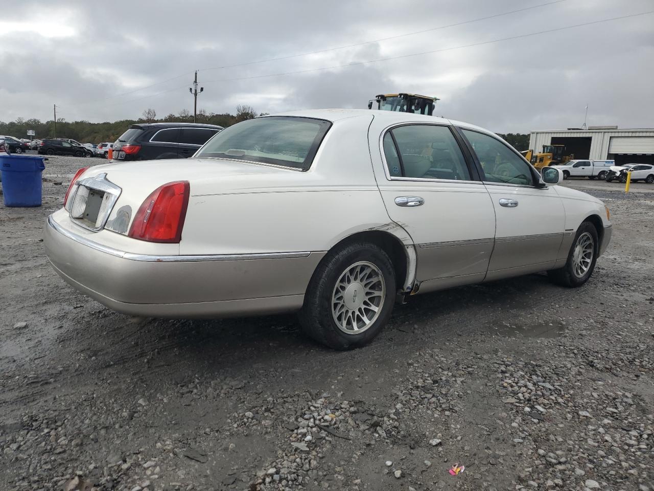 Lot #3284029846 2002 LINCOLN TOWN CAR S