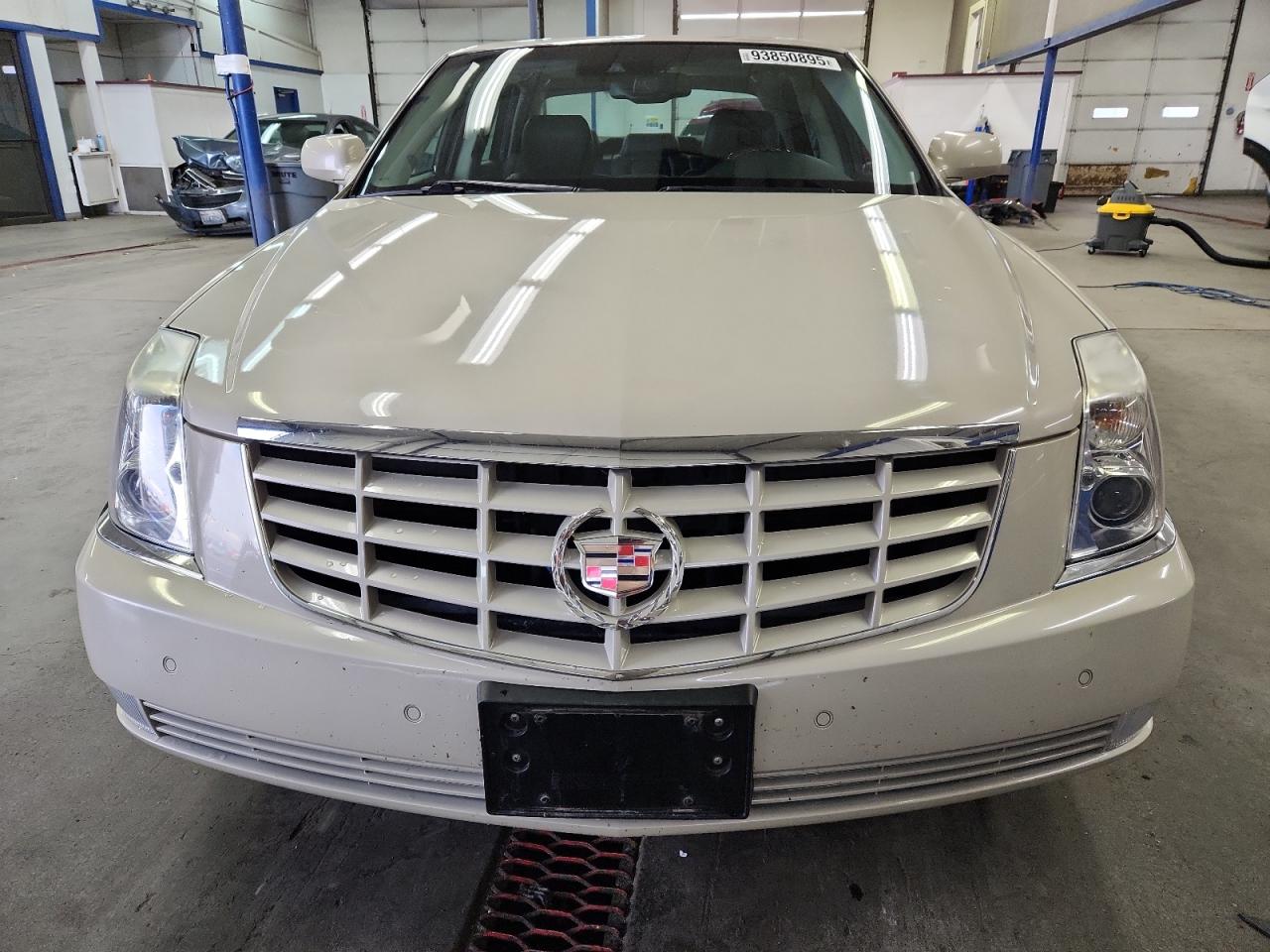 CADILLAC DTS PREMIUM COLLECTION