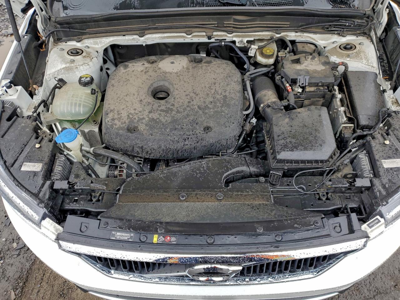 VOLVO XC40 T5 MOMENTUM