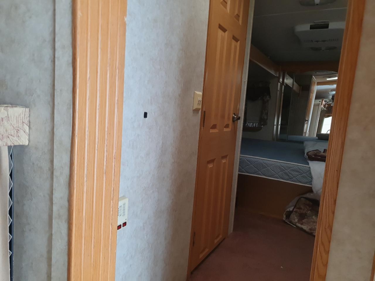 Lot #3285934567 2005 KEYSTONE MONTANA