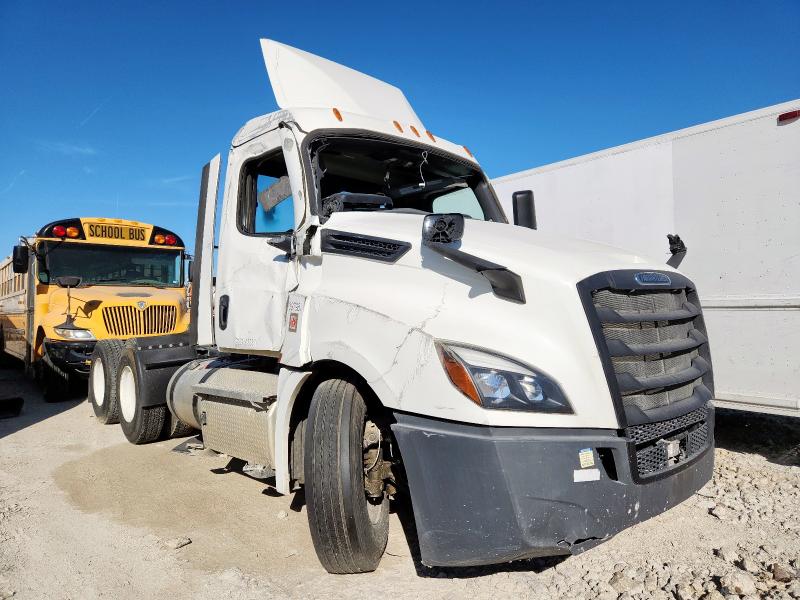 Global Auto Auctions: 2022 FREIGHTLINER CASCADIA 1