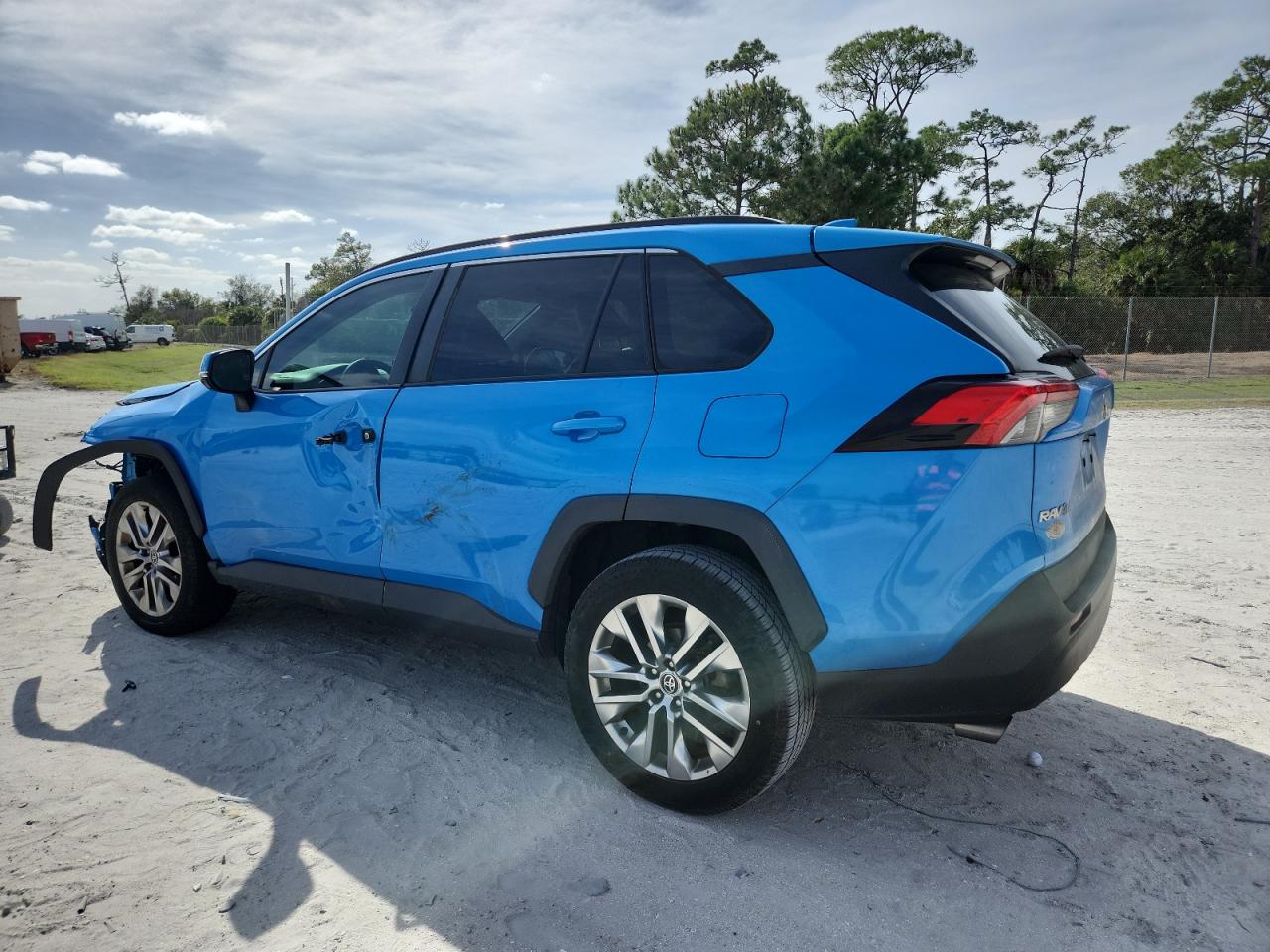 TOYOTA RAV4 XLE PREMIUM