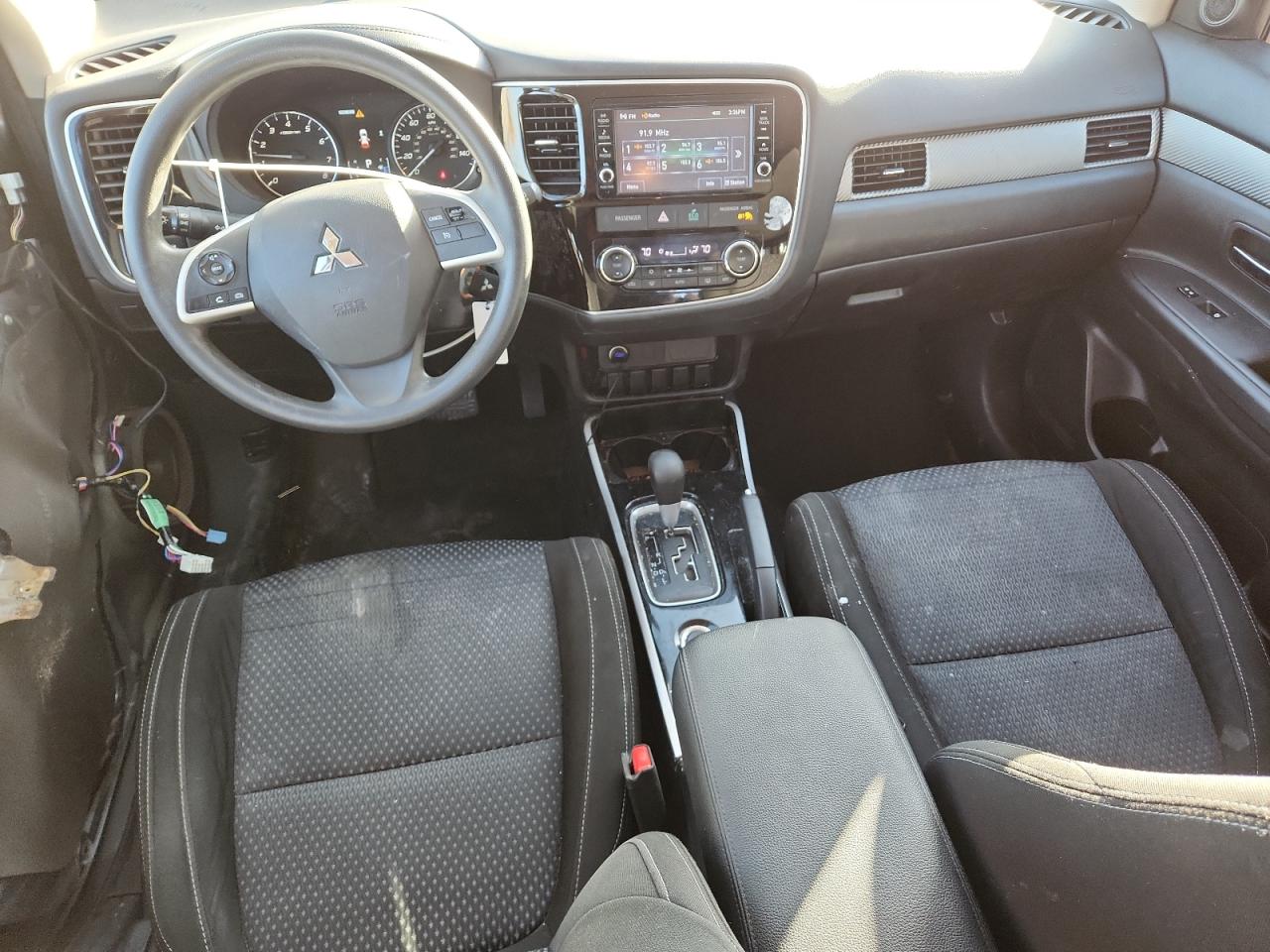 MITSUBISHI OUTLANDER SE