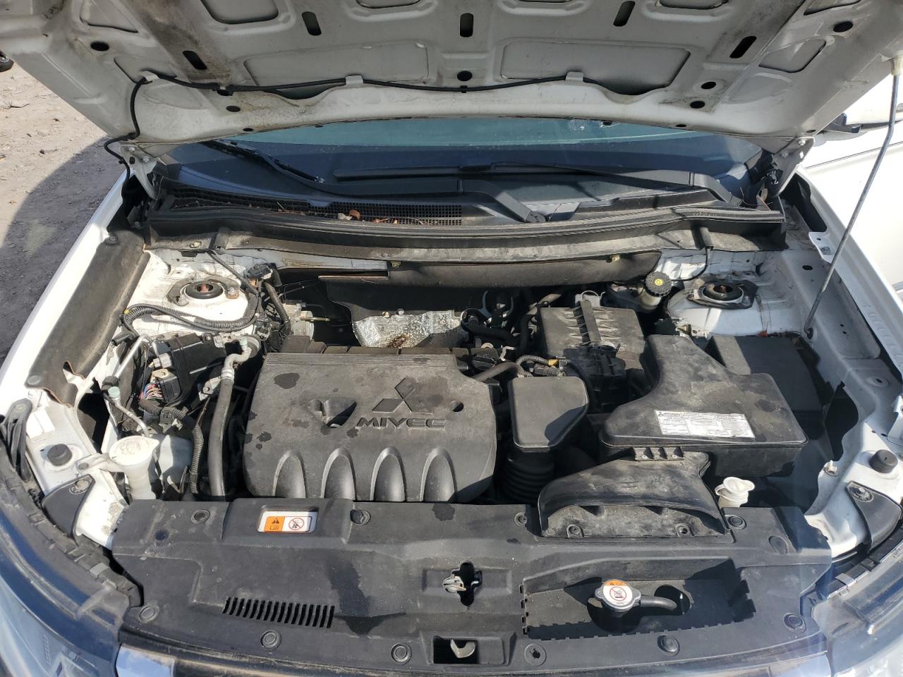 MITSUBISHI OUTLANDER SE