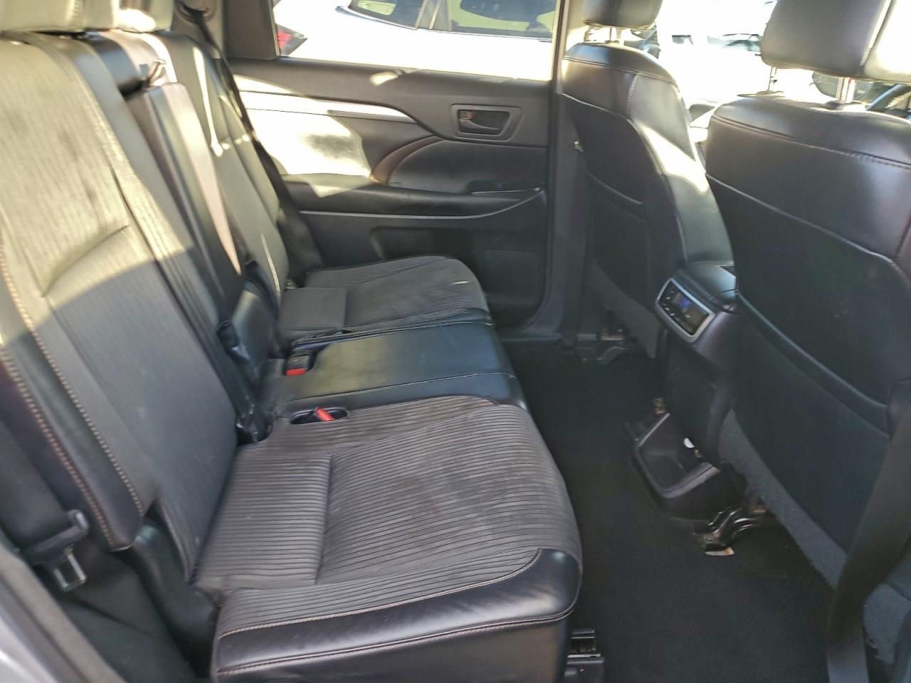 TOYOTA HIGHLANDER LE