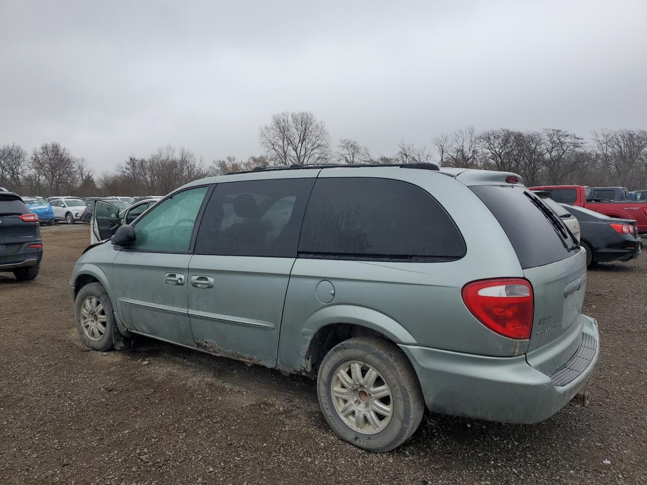 Lot #3296256457 2003 CHRYSLER TOWN & COU