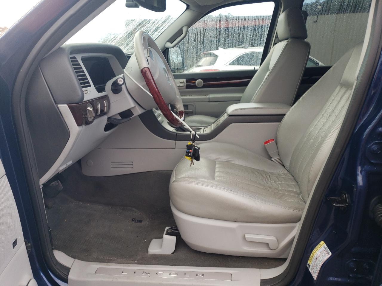 Lot #3301815383 2004 LINCOLN AVIATOR