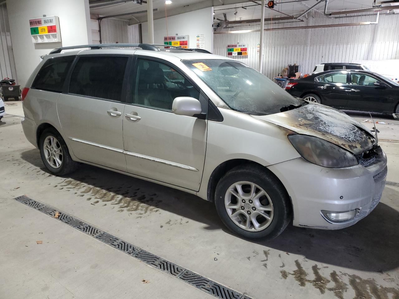 Lot #3301962425 2004 TOYOTA SIENNA XLE