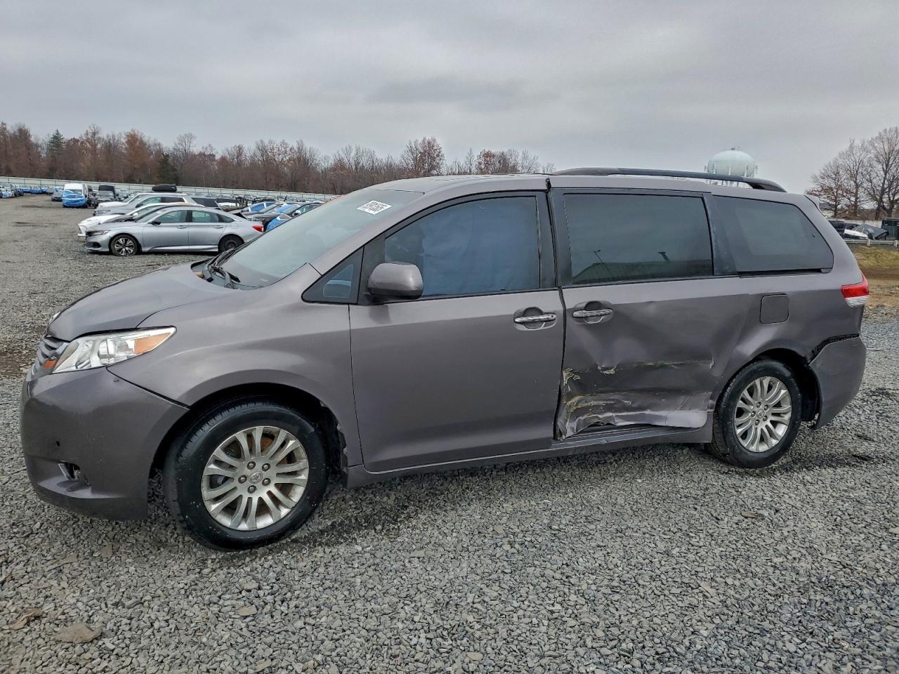 TOYOTA SIENNA XLE