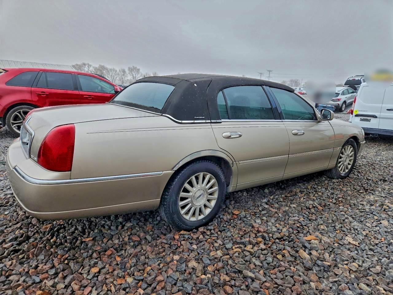 Lot #3297230416 2003 LINCOLN TOWN CAR E