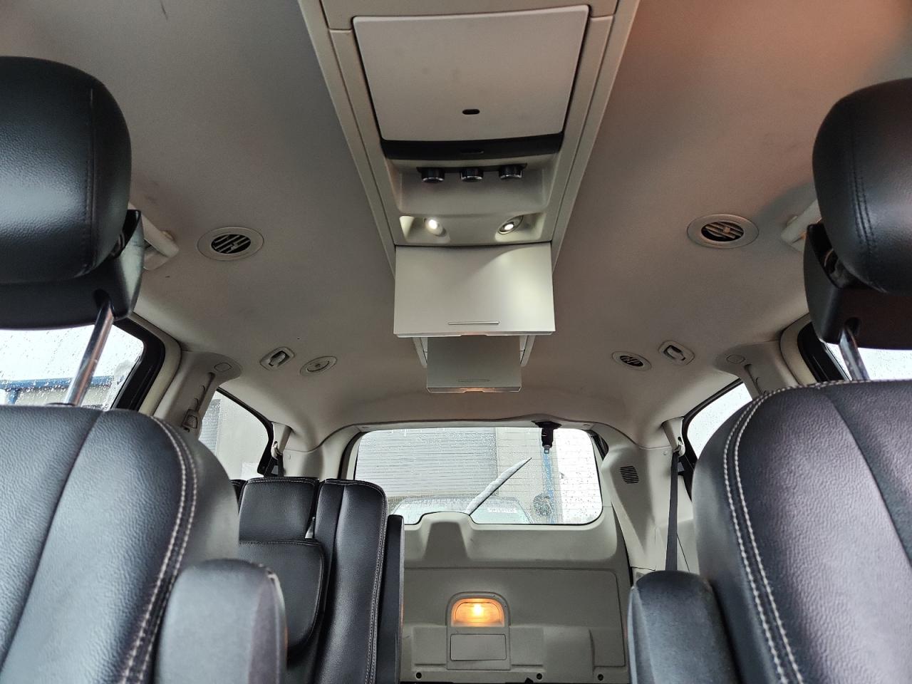 CHRYSLER TOWN & COUNTRY TOURING