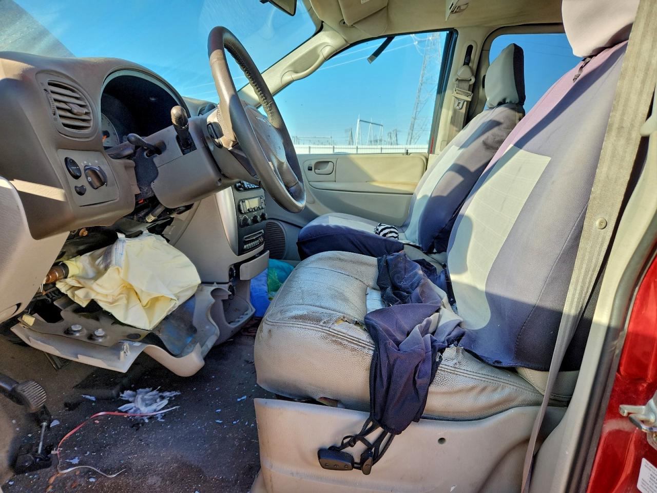 Lot #3302905016 2005 CHRYSLER TOWN & COU