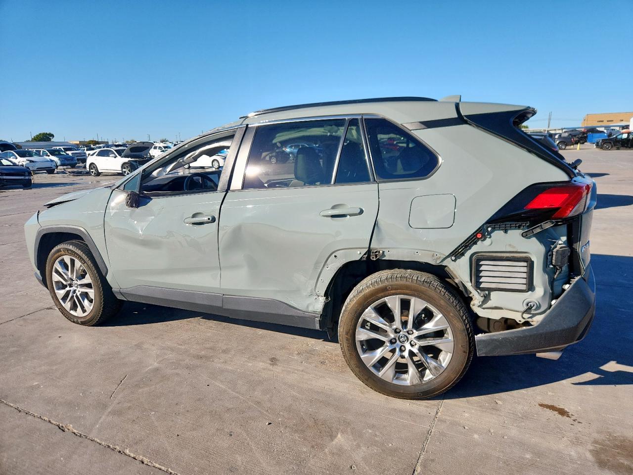 TOYOTA RAV4 XLE PREMIUM