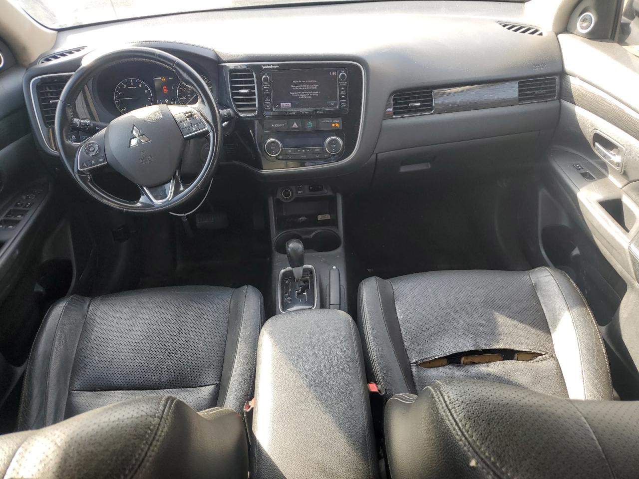 MITSUBISHI OUTLANDER SE