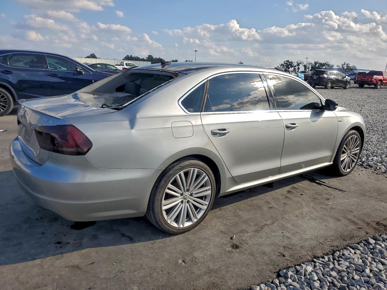 VOLKSWAGEN PASSAT SE