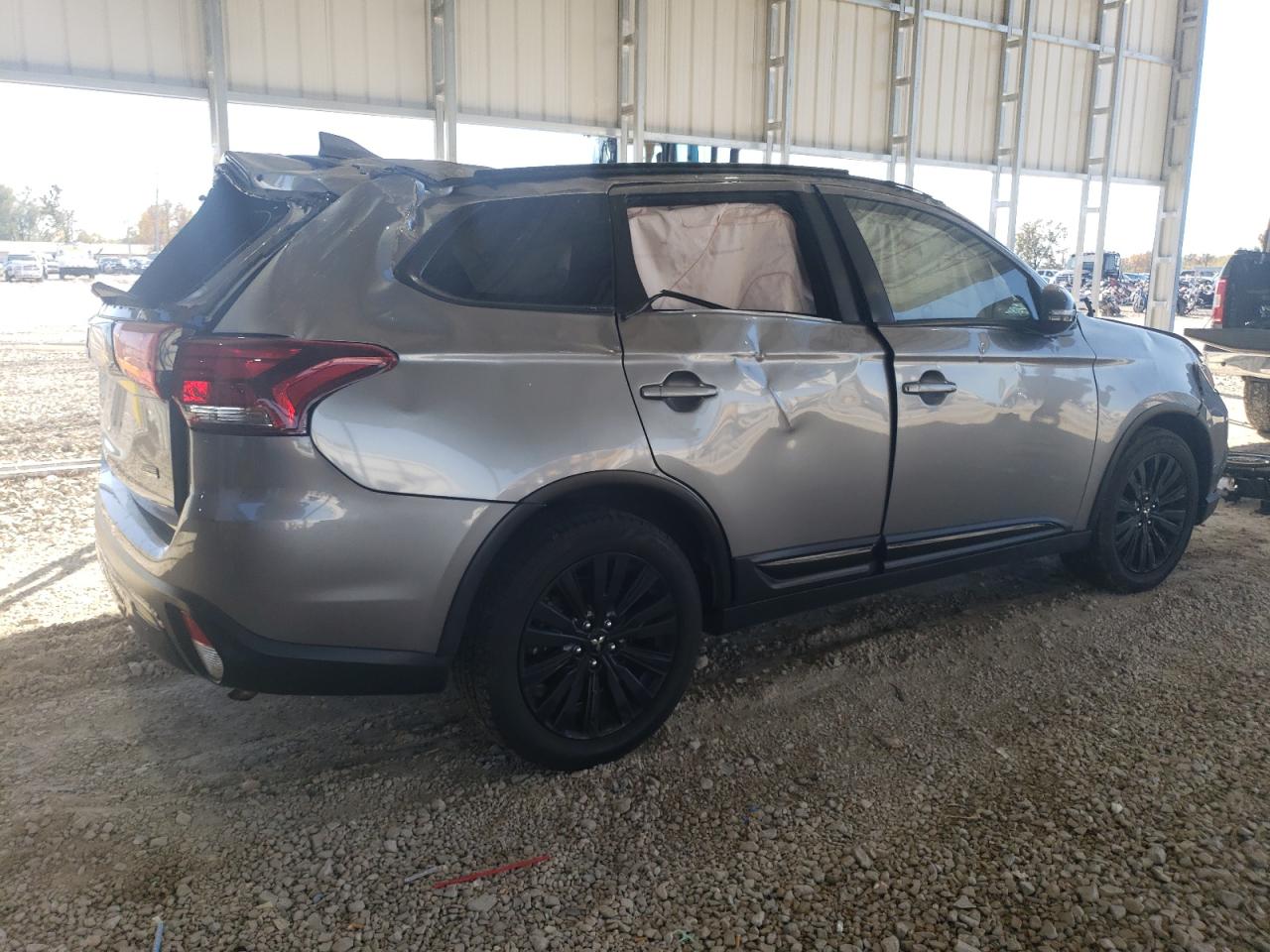 MITSUBISHI OUTLANDER SE