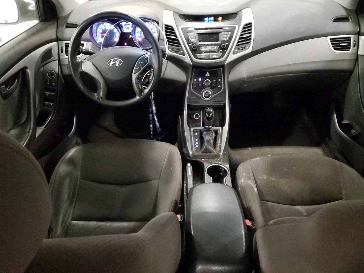 HYUNDAI ELANTRA SE