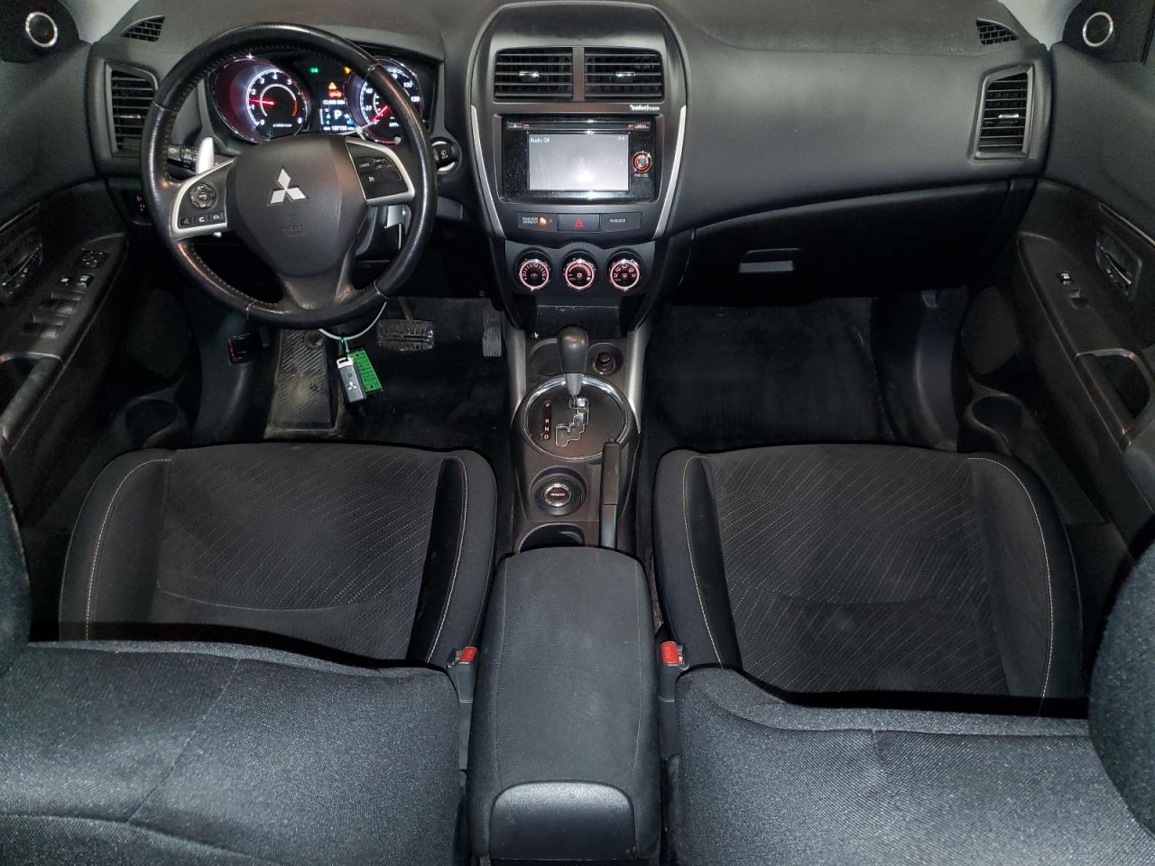 MITSUBISHI OUTLANDER SE