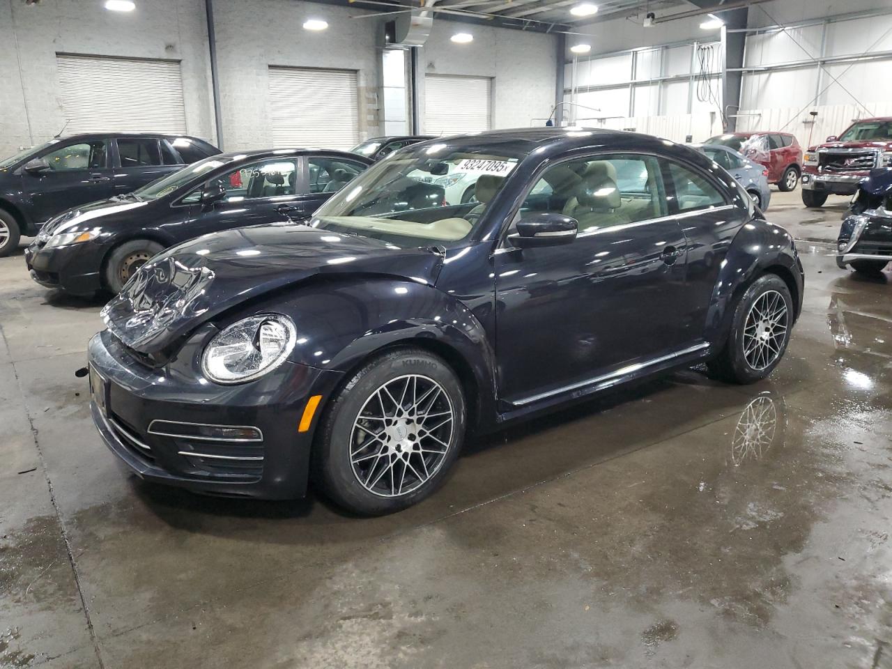 VOLKSWAGEN BEETLE SE