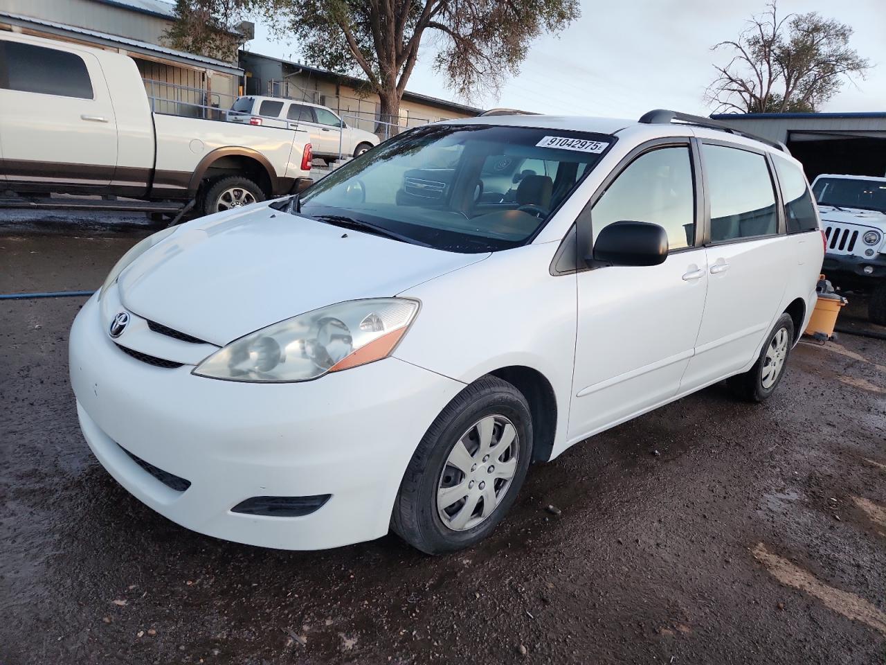 Lot #3287487004 2010 TOYOTA SIENNA CE