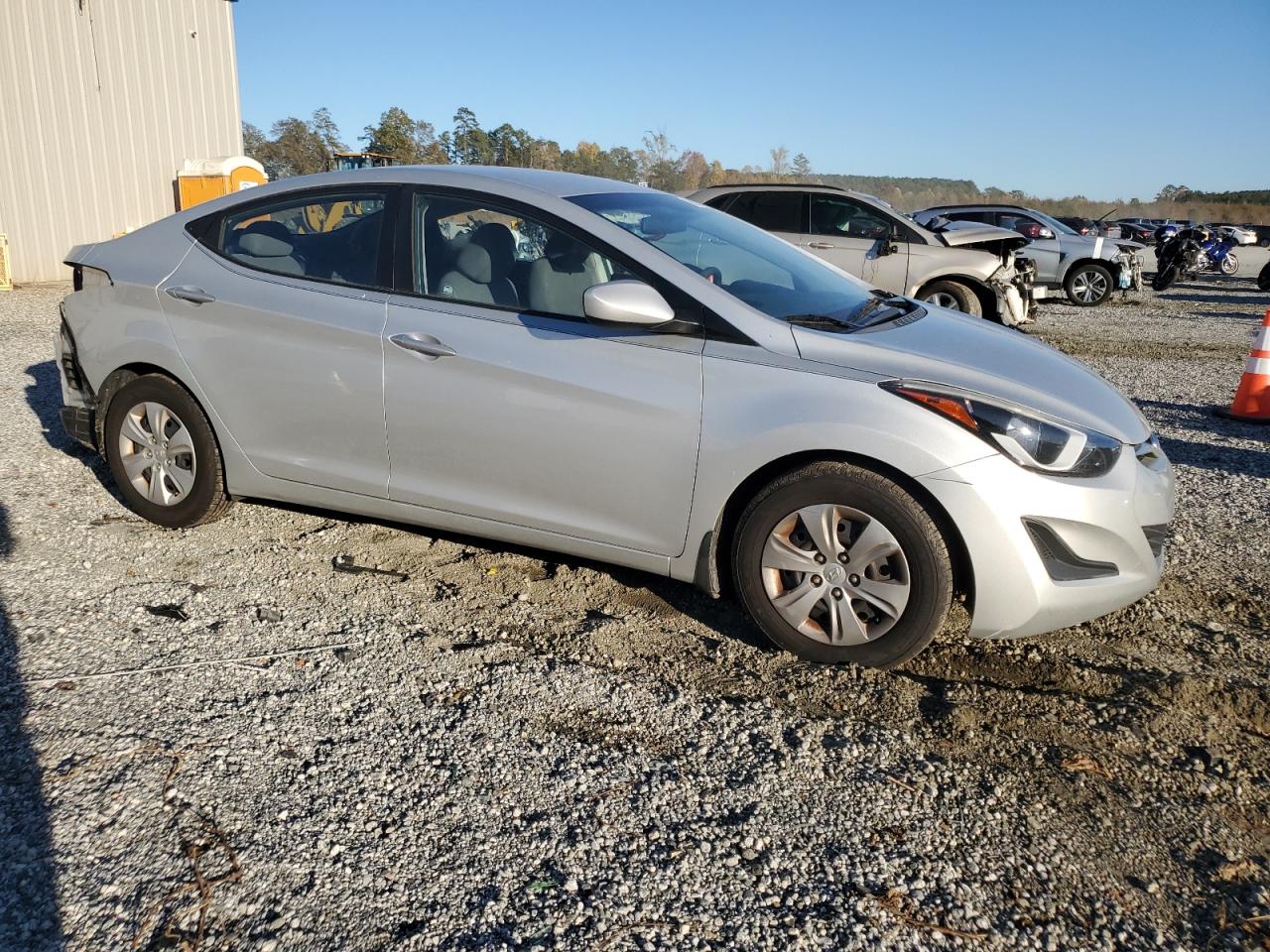 HYUNDAI ELANTRA SE