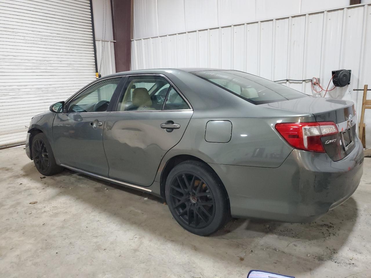 TOYOTA CAMRY BASE