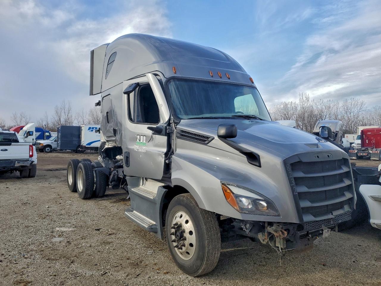 Lot #3305312305 2018 FREIGHTLINER CASCADIA 1
