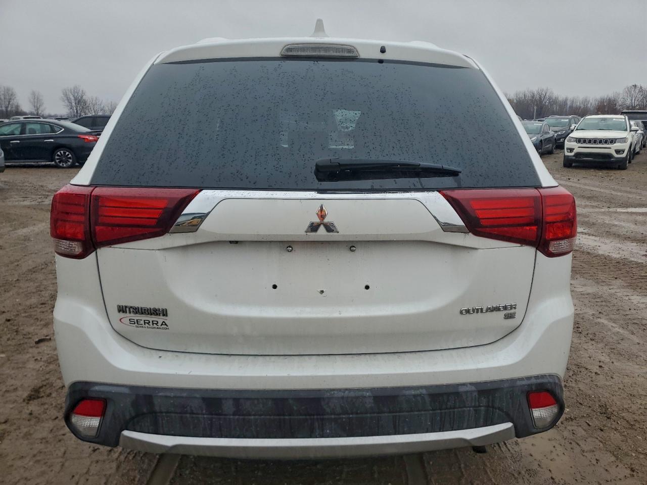 MITSUBISHI OUTLANDER SE