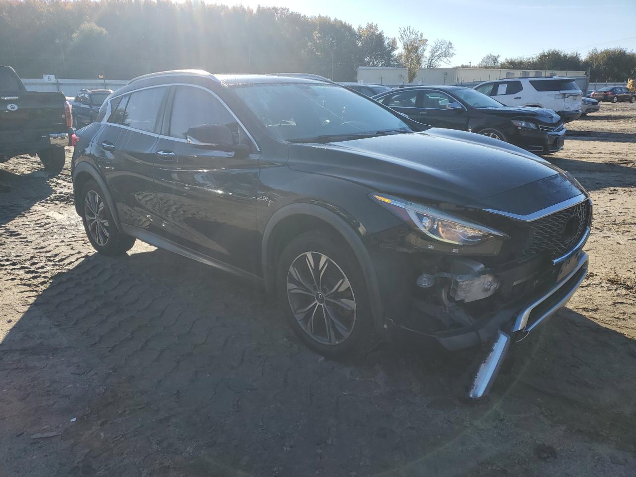 INFINITI QX30 BASE