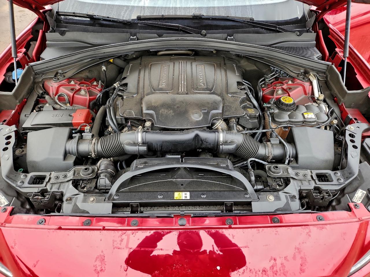 JAGUAR F-PACE R - SPORT