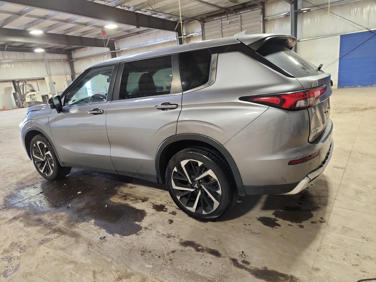 MITSUBISHI OUTLANDER SE