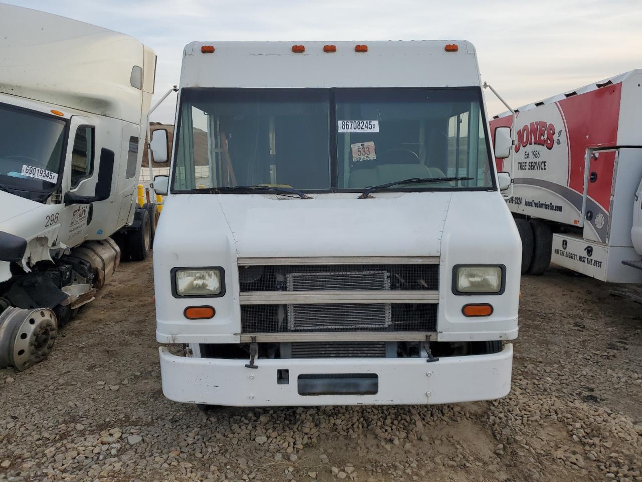 Lot #3310411966 2001 FREIGHTLINER CHASSIS M