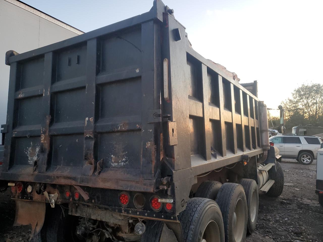 Lot #3286579157 1994 MACK CH613 MAXI