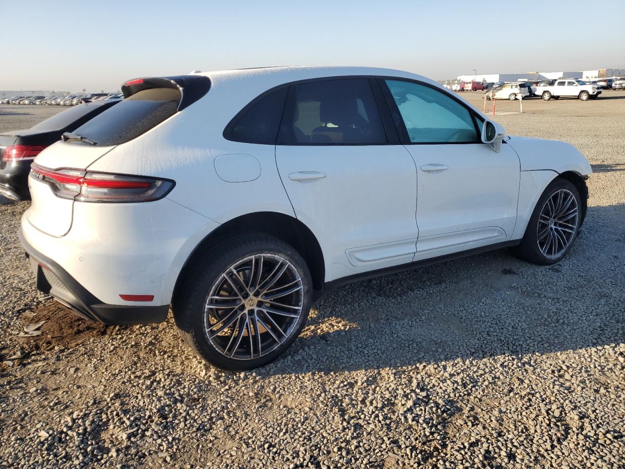 PORSCHE MACAN BASE