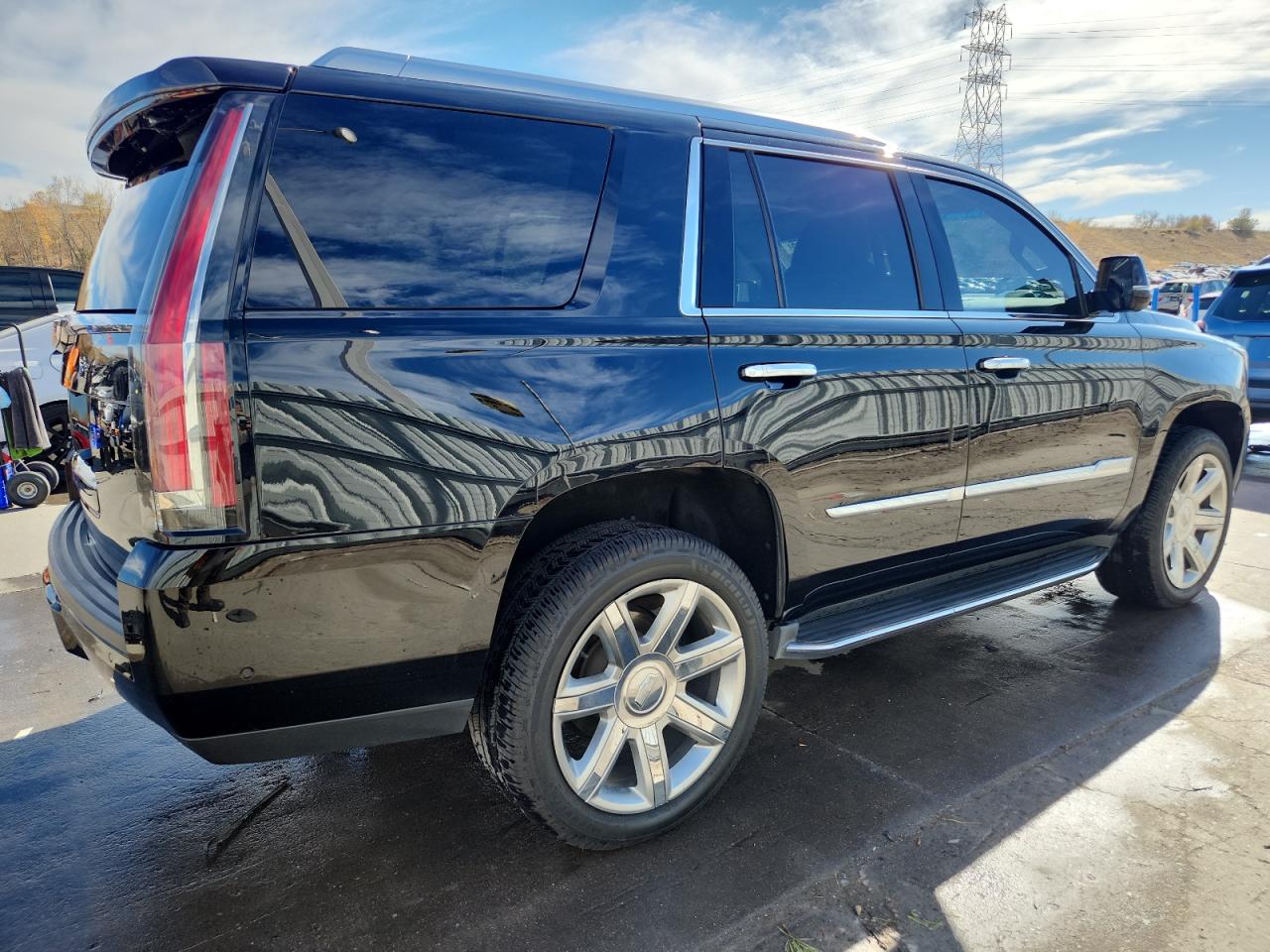 CADILLAC ESCALADE LUXURY
