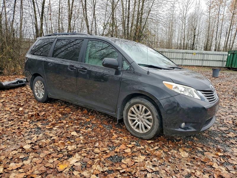 2014 TOYOTA SIENNA XLE #3301909474