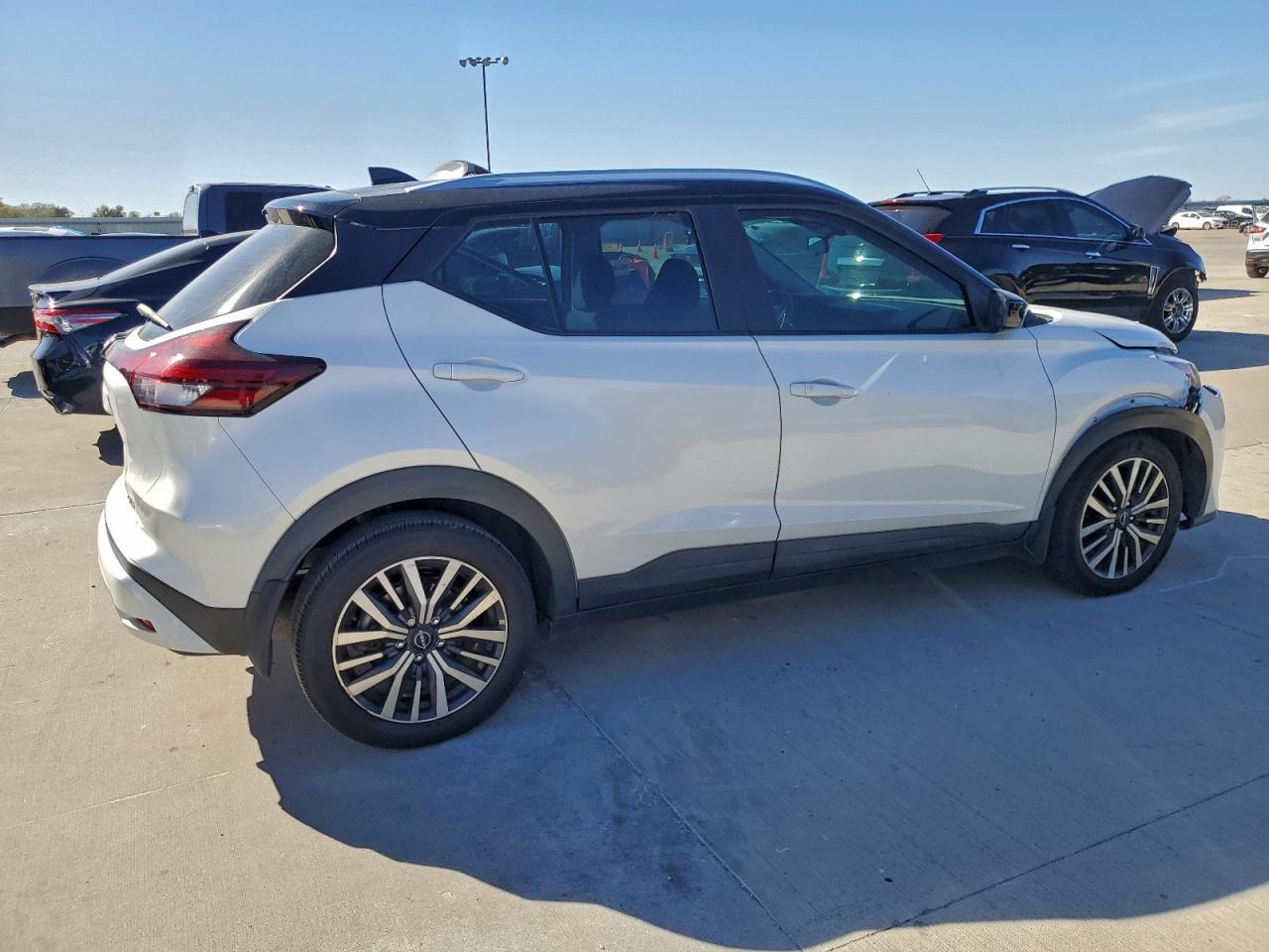 NISSAN KICKS SV