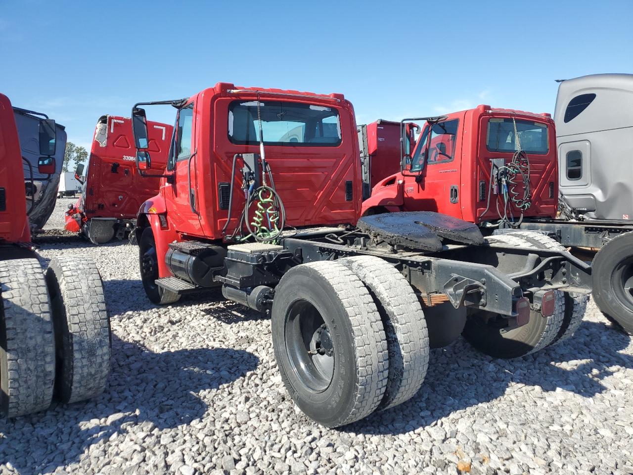 Lot #3285733706 2002 INTERNATIONAL 4400