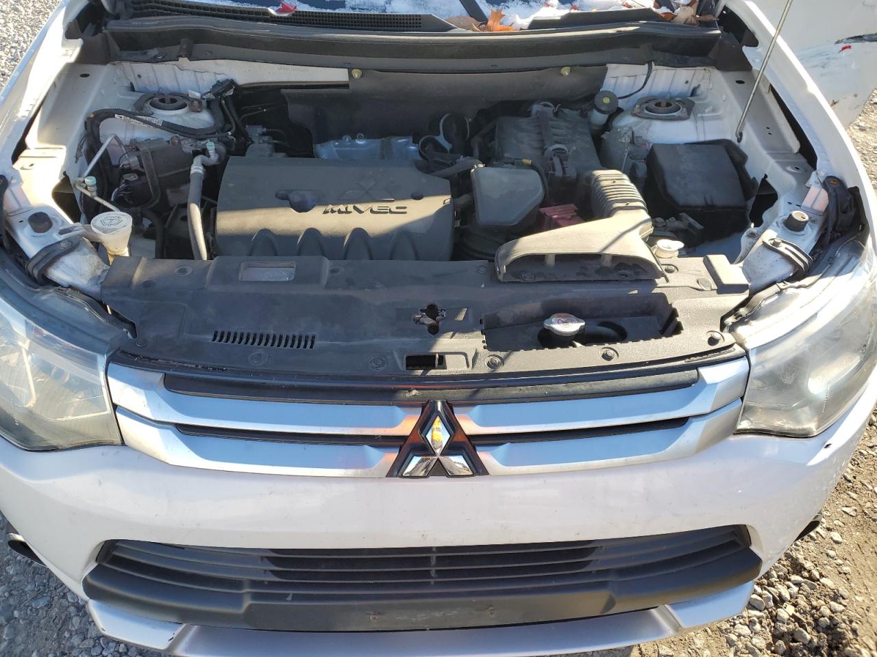 MITSUBISHI OUTLANDER SE