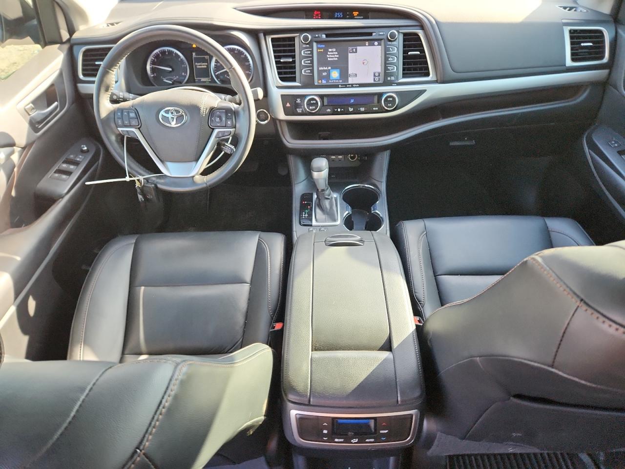 TOYOTA HIGHLANDER SE