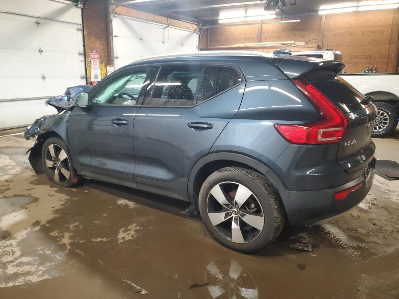 VOLVO XC40 T4 MOMENTUM