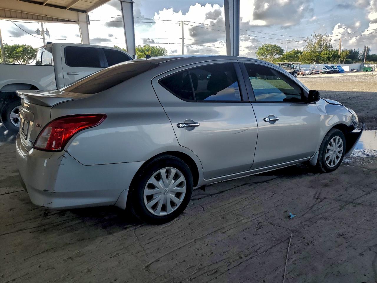 NISSAN VERSA S