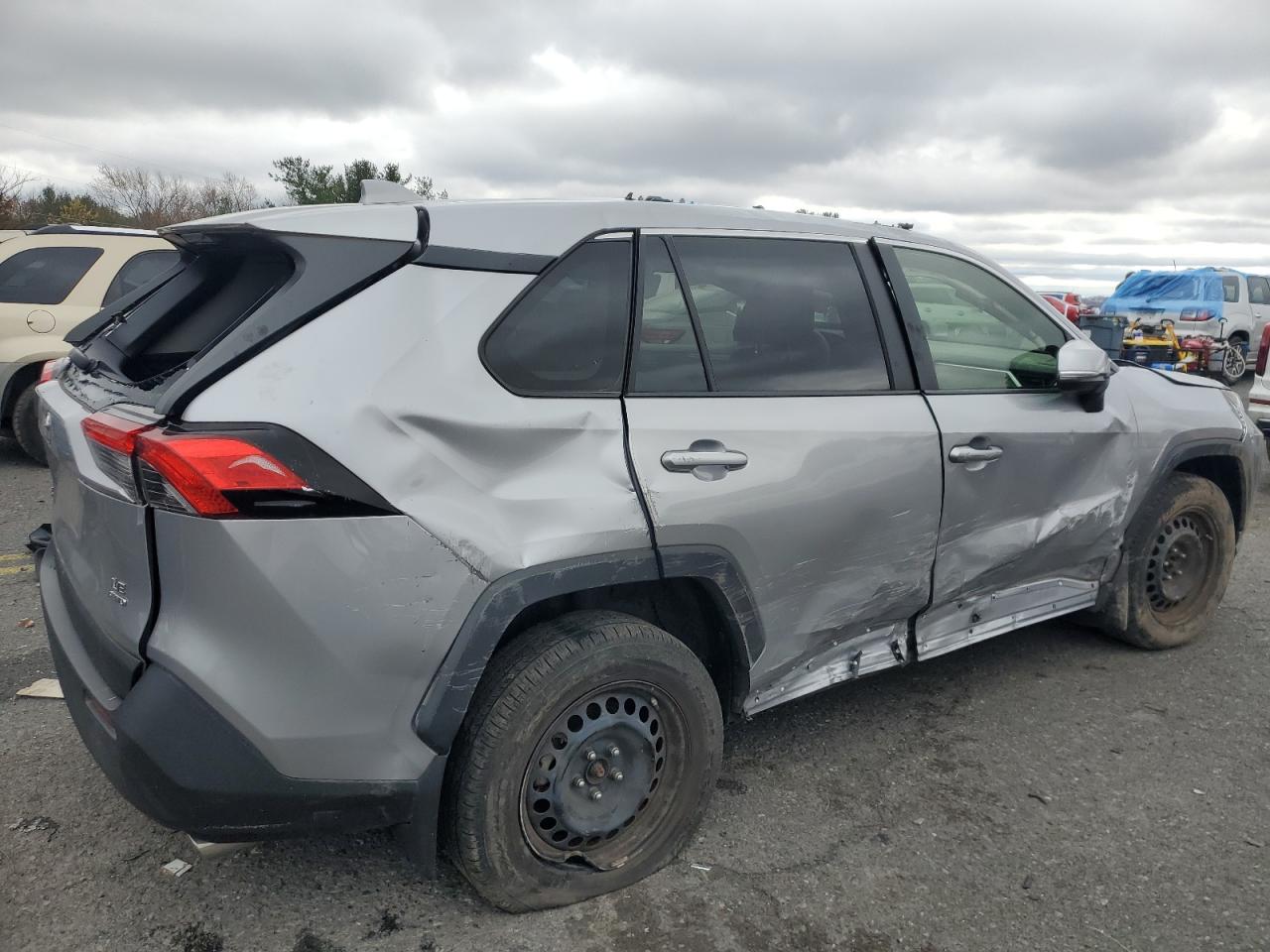 TOYOTA RAV4 LE