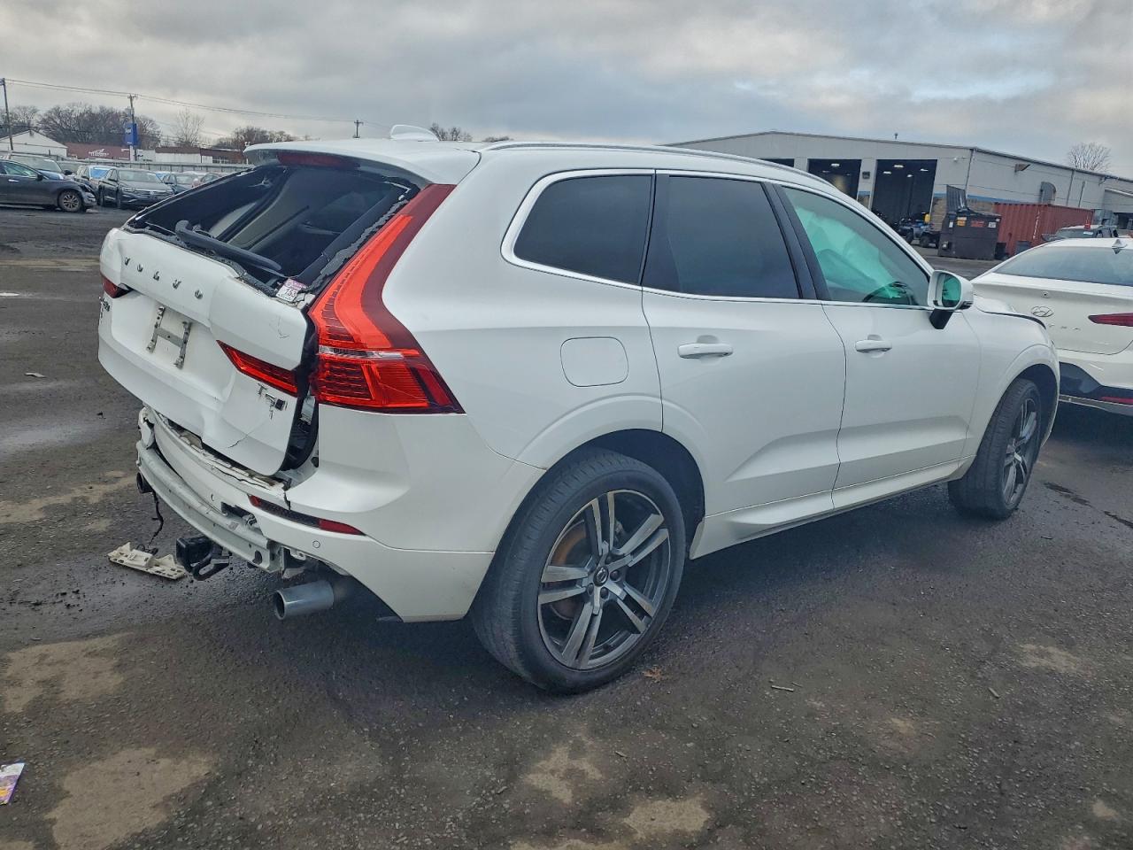 Lot #3301602717 2021 VOLVO XC60 T5 MO