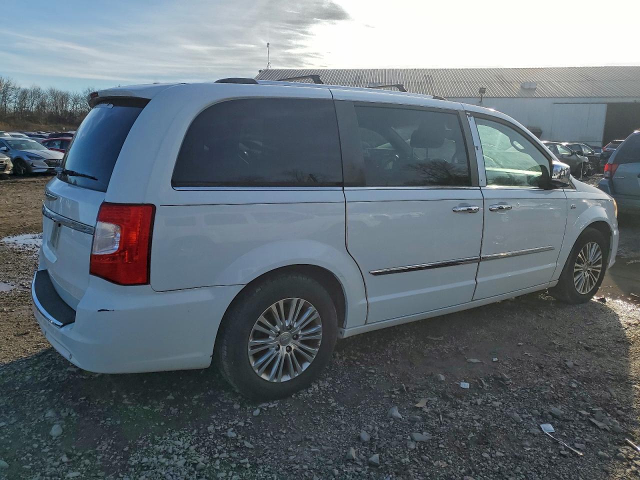 CHRYSLER TOWN & COUNTRY TOURING L