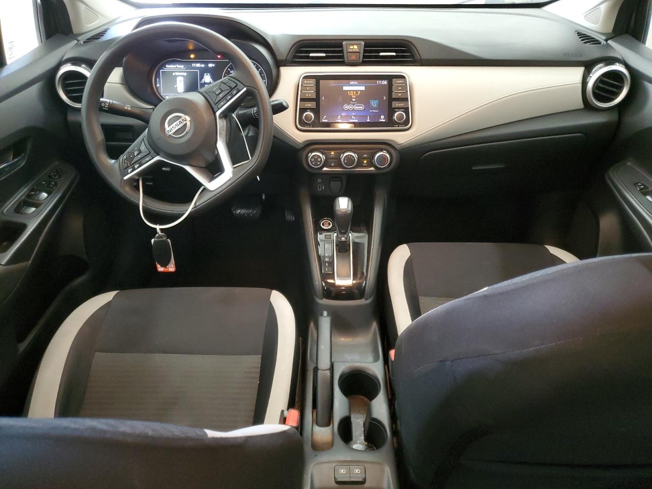 NISSAN VERSA SV